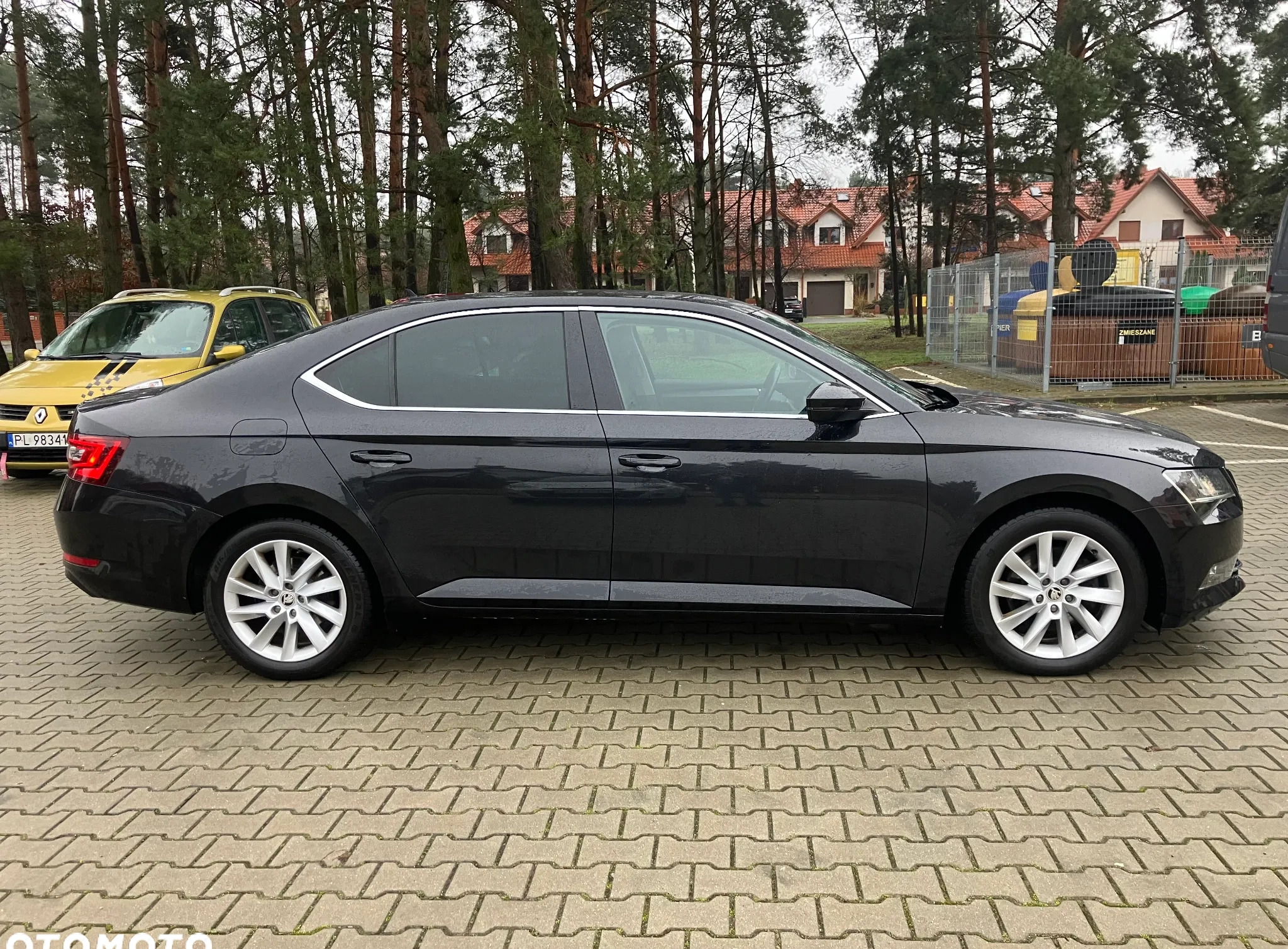 Skoda Superb cena 77800 przebieg: 189050, rok produkcji 2018 z Leszno małe 667